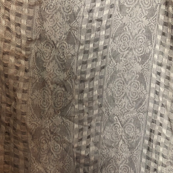 Vismaya Grey/White Pattern Shawl - Picture 3 of 4